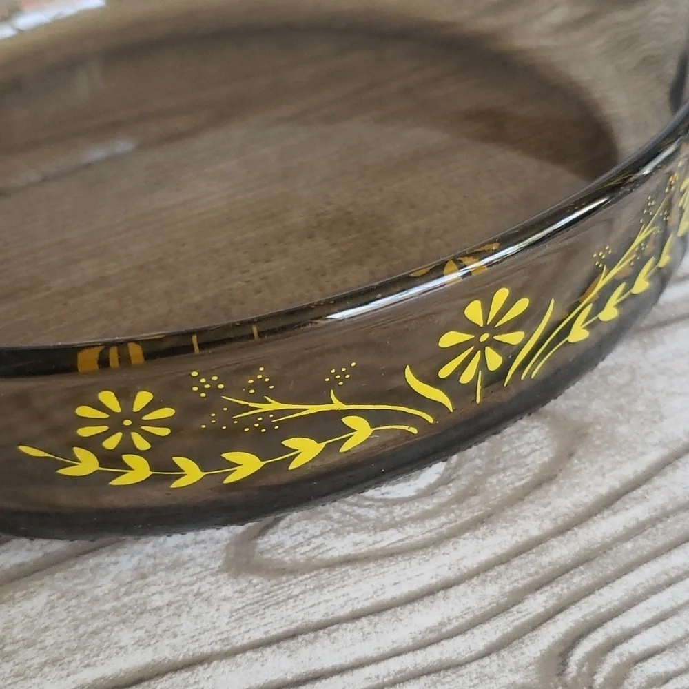 Vintage ambar  glassbake yellow daisy print  casserole